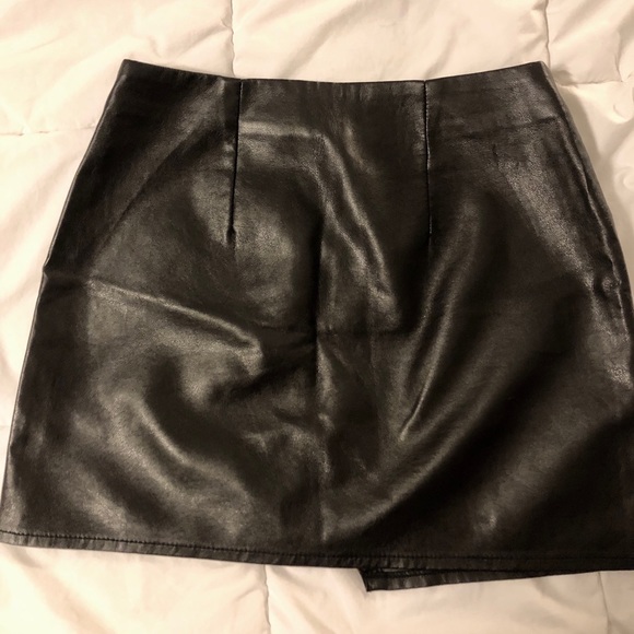leather mini skirt - Picture 3 of 3